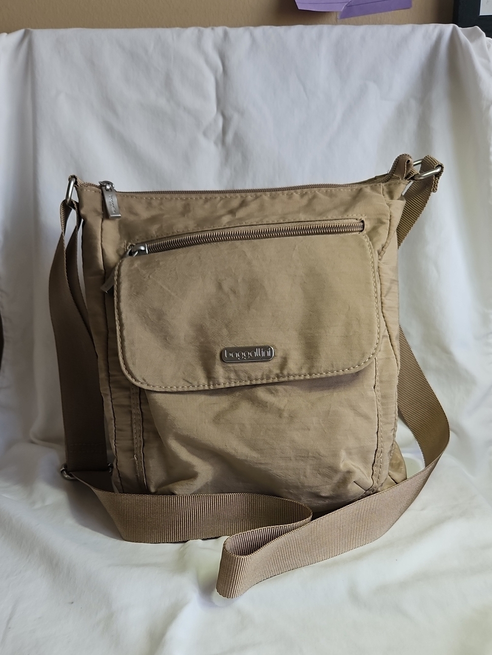 NWOT Baggallini Crossbody Bag - Tan